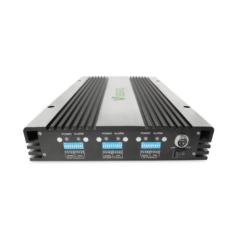 Репитер VEGATEL AV2-1800/2100/2600 (для транспорта)